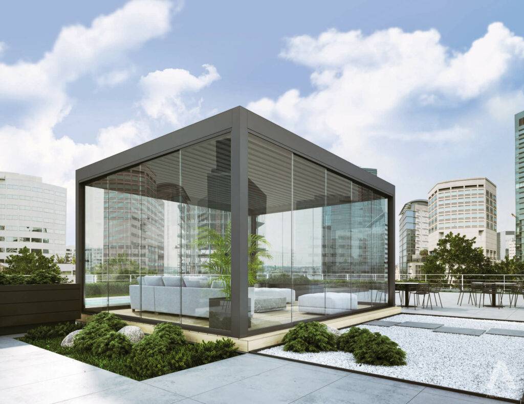 Terrasse rooftop avec pergola en verre offrant une vue imprenable sur la ville